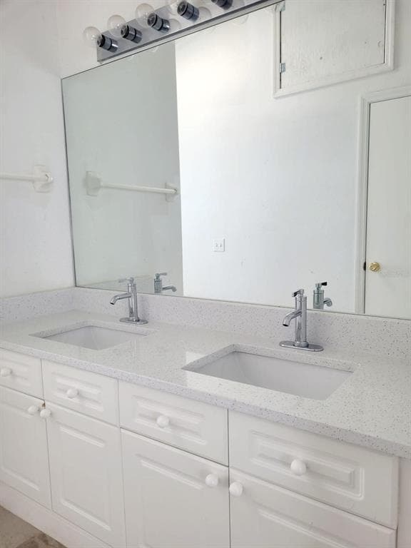 Building Photo - 233 Coco Plum Dr