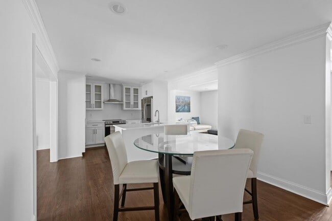 Building Photo - 1744 Woodcliff Pl NE