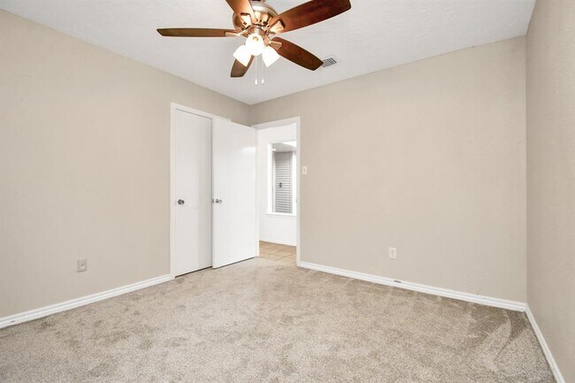 Building Photo - 1207 Martingale Ct