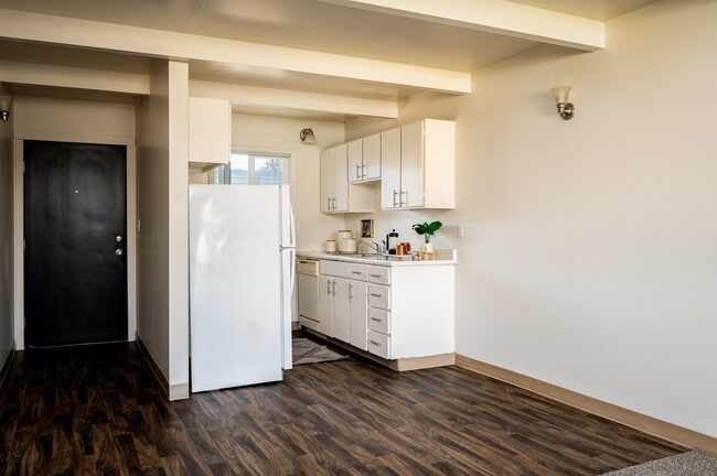 Building Photo - The Scholls Apartments