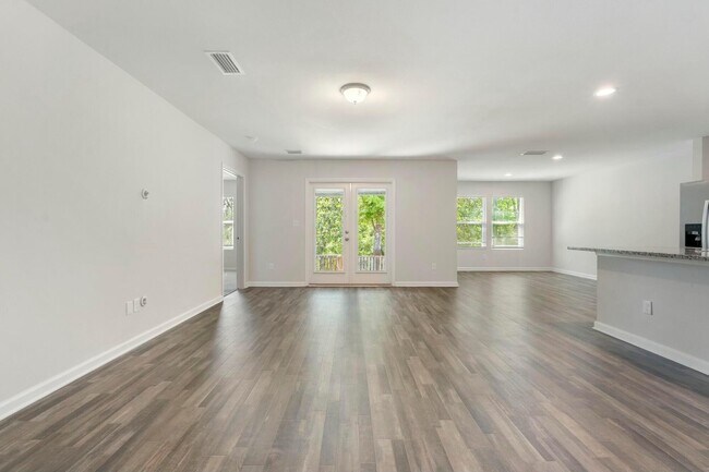 Building Photo - 610 Riverwalk Cir