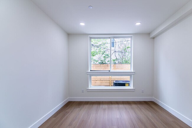 Building Photo - 808 N Preston St