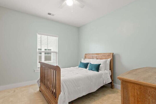 Building Photo - 115 Winding Branch Dr