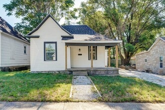 Building Photo - 3 Bedroom, 1 Bathroom remodeled house!