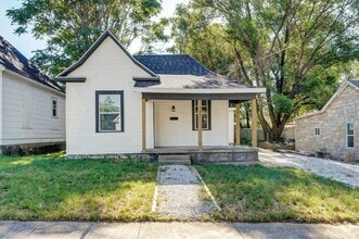 Building Photo - 3 Bedroom, 1 Bathroom remodeled house!