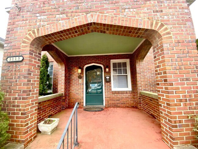 Building Photo - Close to the Newport News Shipbuilding