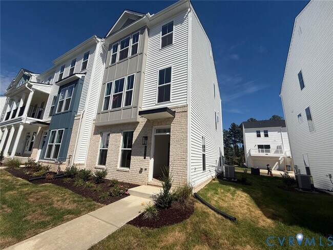 Building Photo - 15339 Sunray Aly