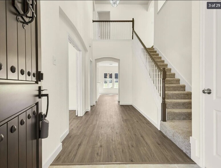 Building Photo - 10421 Trevino Ln