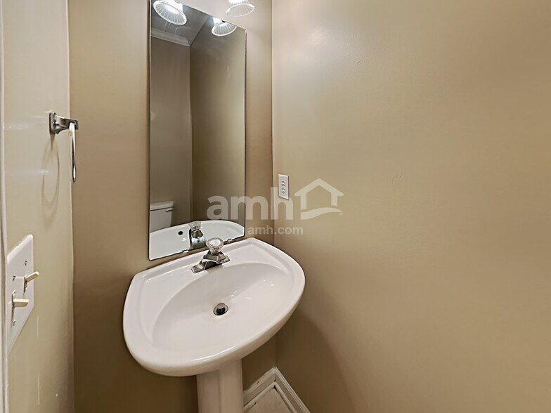 Building Photo - 3501 Lownwood Way