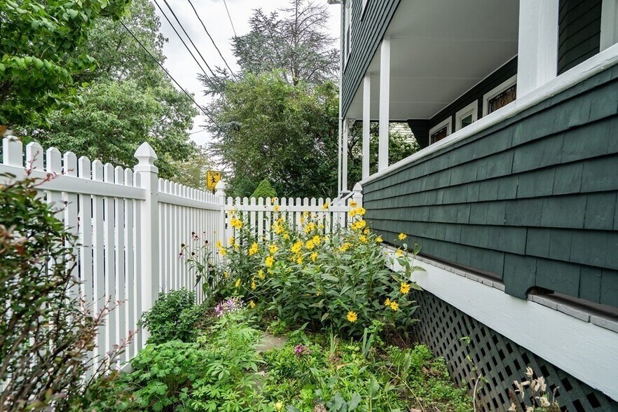 Building Photo - 9 Victoria St