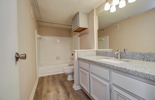 Building Photo - 12400 Overbrook Ln
