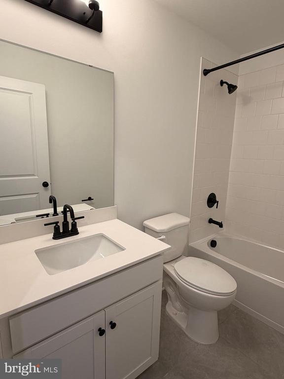 Building Photo - 67 Basswood St