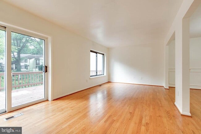 Building Photo - 5461 Enberend Terrace