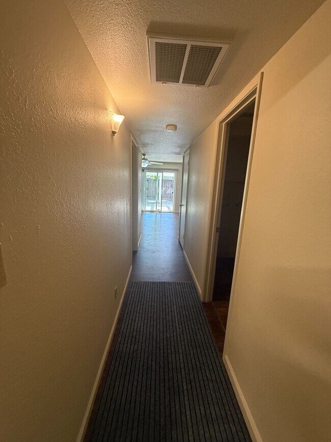 Building Photo - 1026 Springoak Way