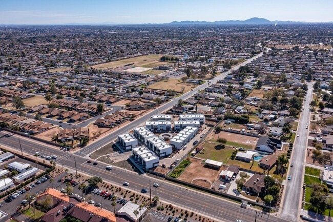 Building Photo - 432 S 32nd St