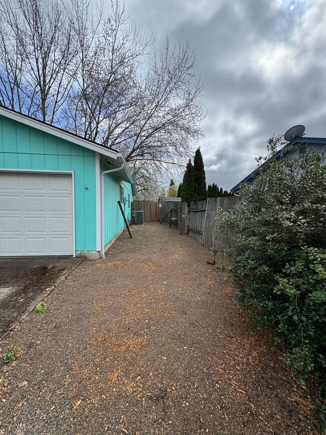 Building Photo - Charming 3 Bed / 2 Bath Ranch on Large Lot – Cul-de-Sac Location – $2,495/mo