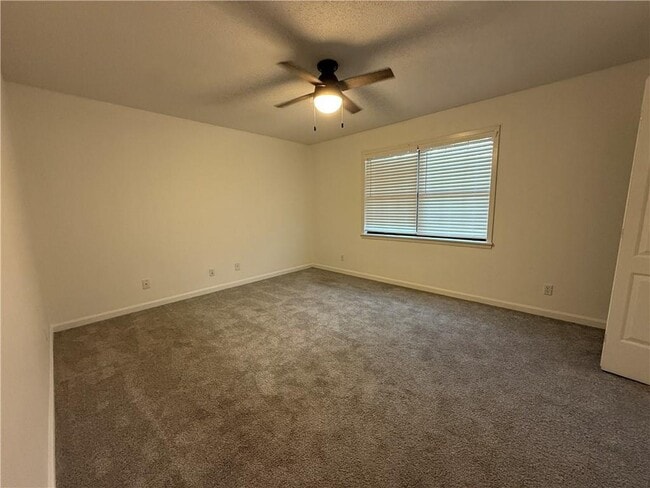 Building Photo - 902 Darling Ave