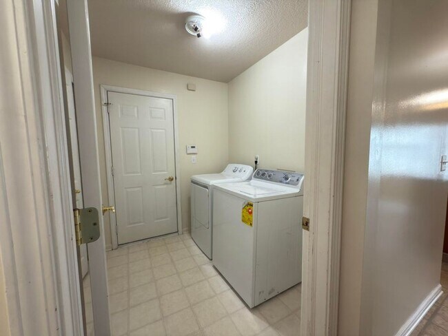 Building Photo - 1929 Harley Dr