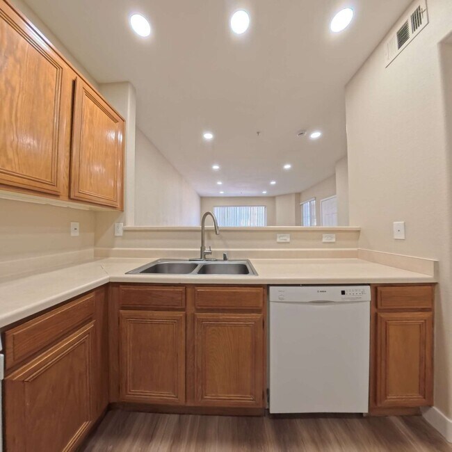 Building Photo - Resort-Style Living Year-Round Updated 1-Bed, 1-Bath Condo!