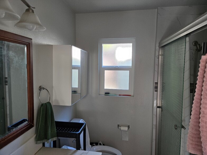 Bathroom - 3439 1/2 Altura Ave