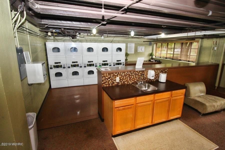 Building Photo - 505 Cherry St SE