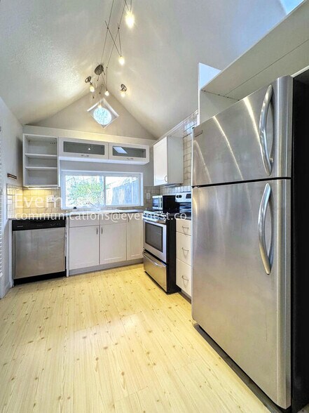 Building Photo - 4118 Wyandot St