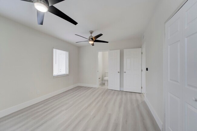Building Photo - 840 Bradley St