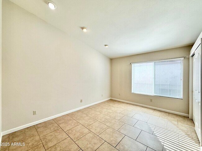 Building Photo - 2718 E Bighorn Ave