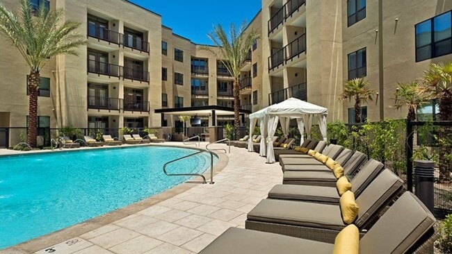 Building Photo - 4900 N 44th St