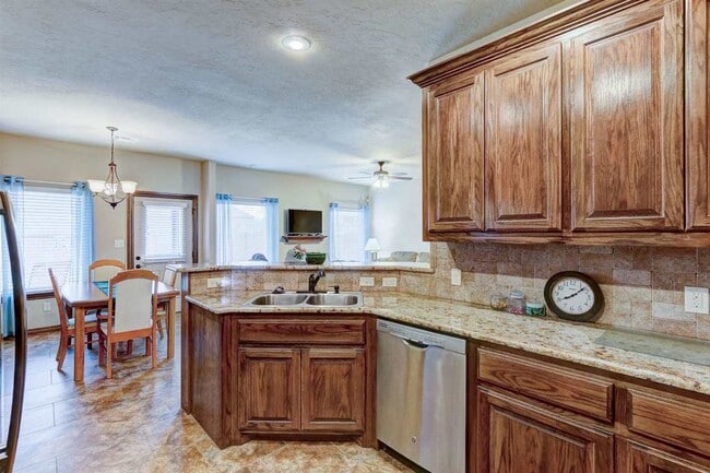 Building Photo - 1413 Scenic Ridge