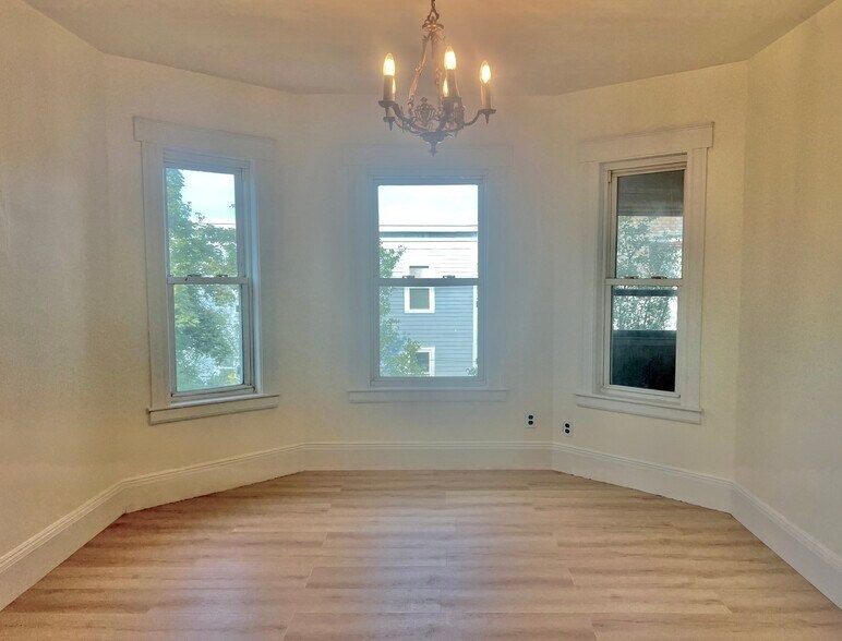 Building Photo - 5 Magnus Ave