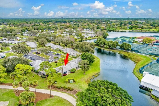 Building Photo - 515 Club Dr