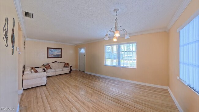 Building Photo - 10 Dawn Flower Cir