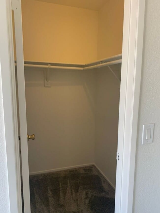 Building Photo - Four Bedroom Home with Utilities included!