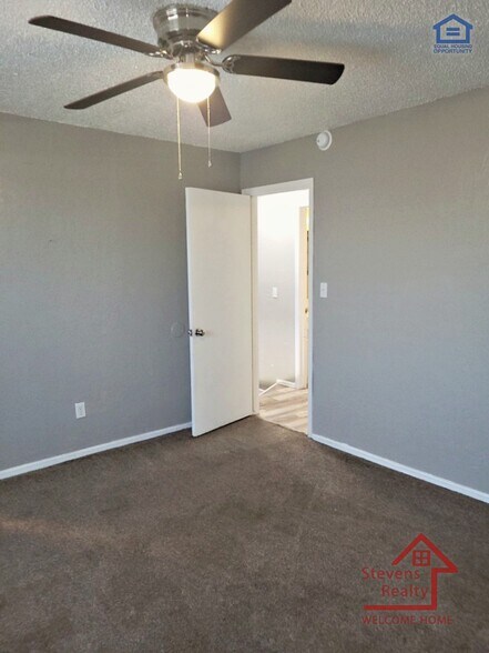 Building Photo - 2111 NW Lindy Ave