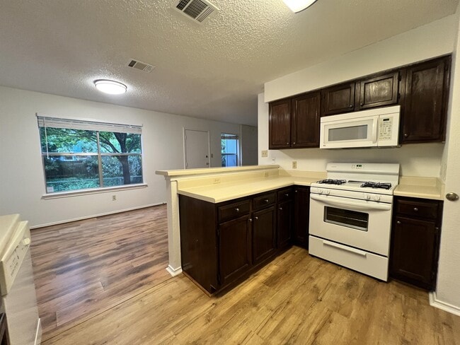 Building Photo - 8607 Cretys Cove