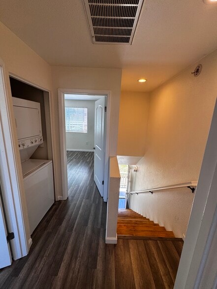 Building Photo - 705 Daniels Ave