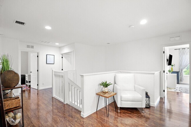Building Photo - 6007 SW Bald Eagle Dr