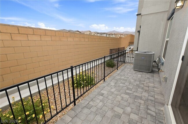 Building Photo - 10923 Heatherford Ave