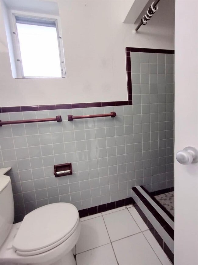 Building Photo - 1707 Thomas St