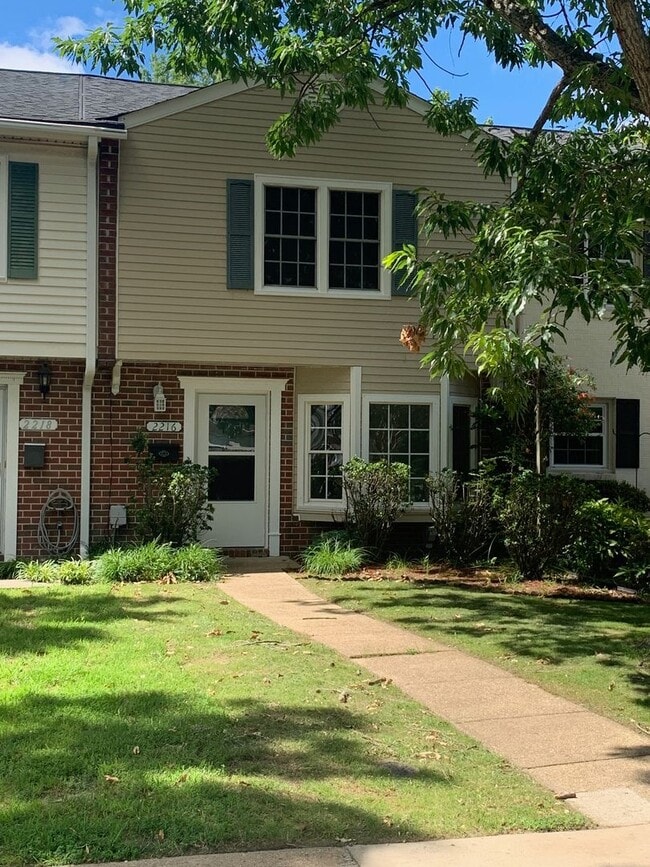 Primary Photo - BEAUTIFULLY RENOVATED TOWNEHOME IN WASHING...