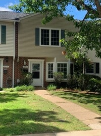 Building Photo - BEAUTIFULLY RENOVATED TOWNEHOME IN WASHING...