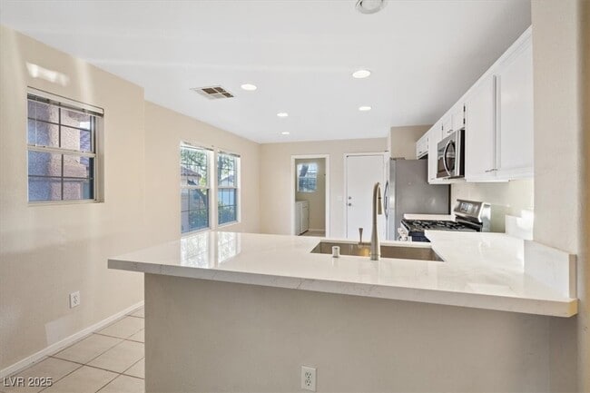 Building Photo - 9632 Marigny Ct