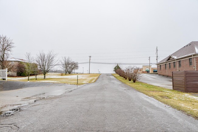 Building Photo - 209 N Woodland Dr