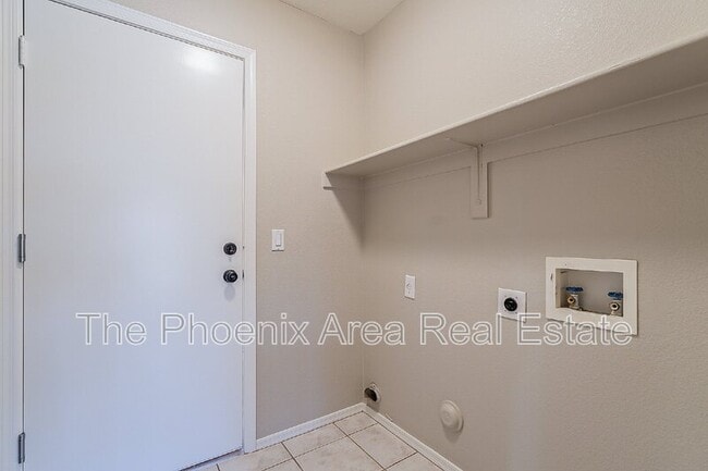 Building Photo - 251 W Windsor Dr