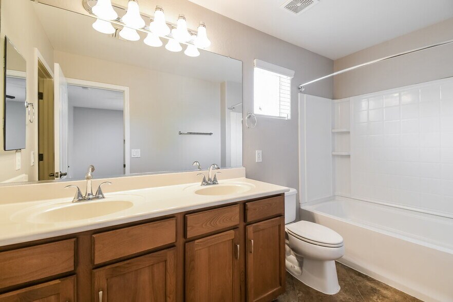 Building Photo - 4145 E Carla Vista Dr
