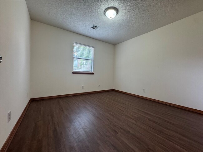 Building Photo - 1503 S 13th St