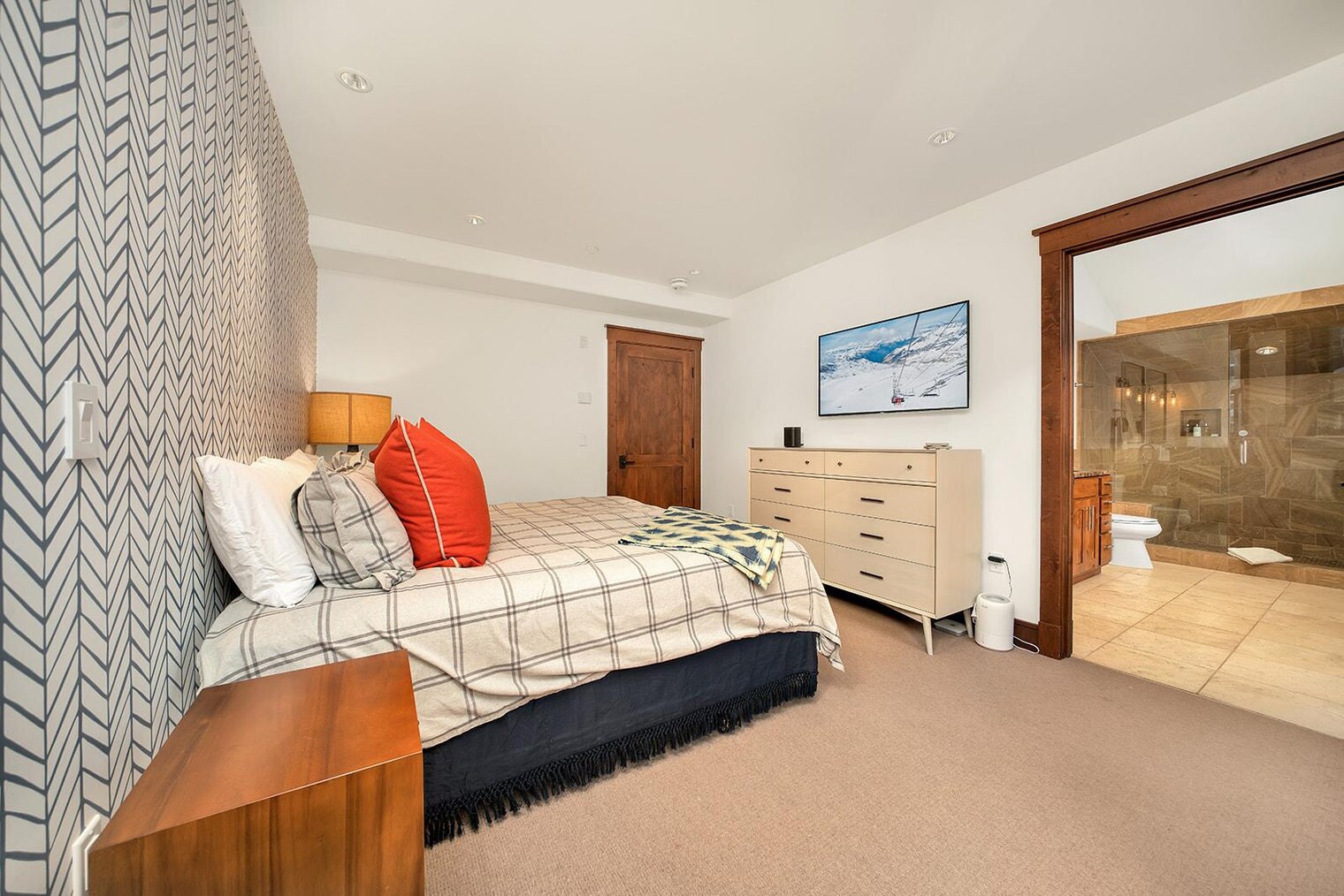 Building Photo - 230 S Pine St