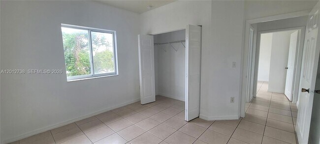 Building Photo - 33 E 20th St