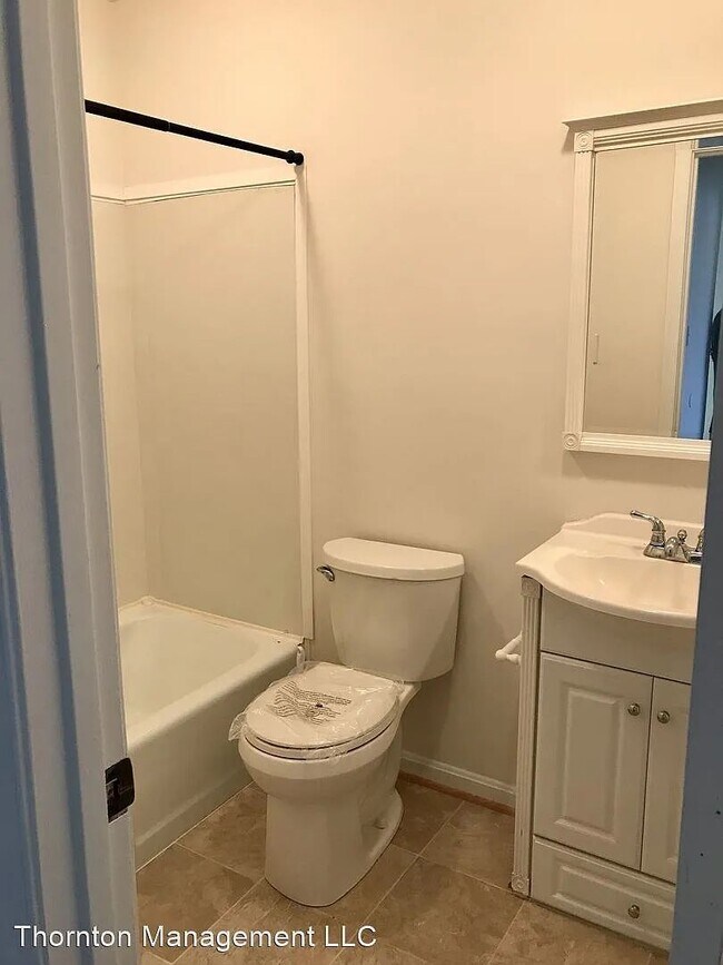 Building Photo - 3 Bedroom Townhouse